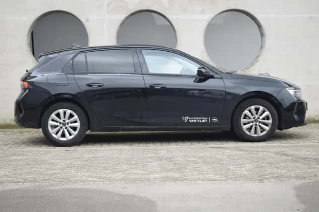 Opel Astra (2023) thumbnail 3
