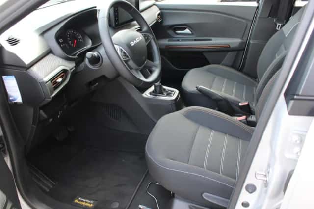 Dacia Sandero (2023) thumbnail 2