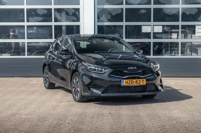 Kia Ceed (2025) thumbnail 3