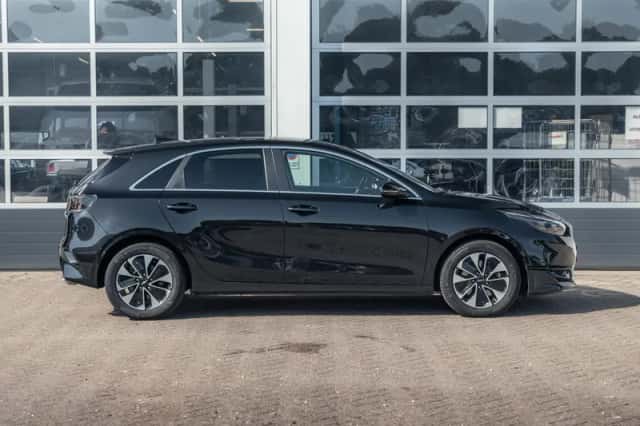 Kia Ceed (2025) thumbnail 4
