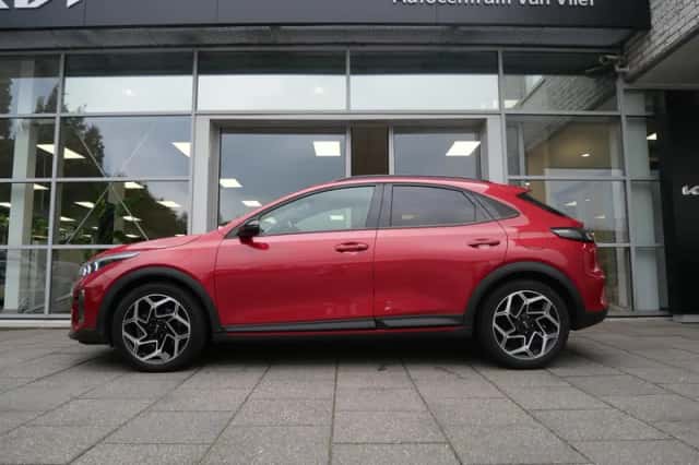 Kia XCeed (2023) thumbnail 2