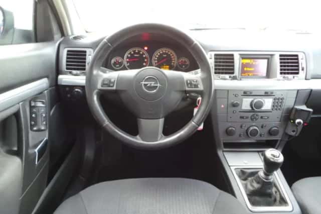 Opel Vectra (2006) thumbnail 2