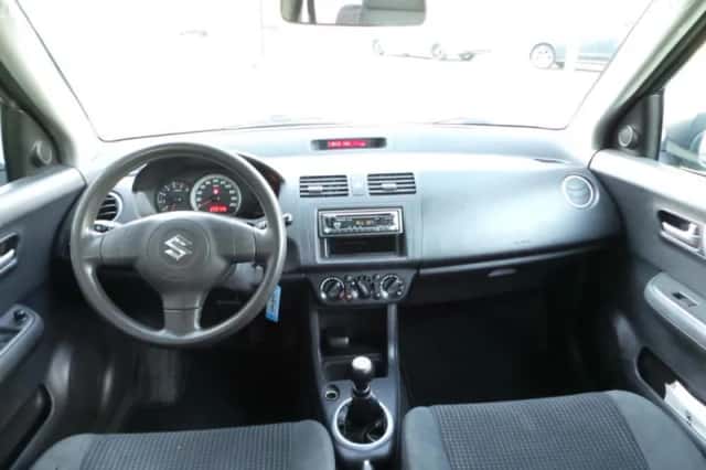 Suzuki Swift (2007) thumbnail 2