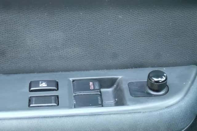 Suzuki Swift (2007) thumbnail 3