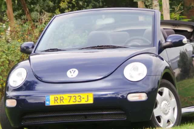 Volkswagen New Beetle (2004) thumbnail 5