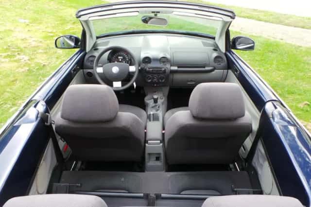 Volkswagen New Beetle (2004) thumbnail 6