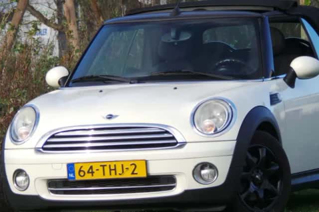 MINI Cabrio (2009) thumbnail 4