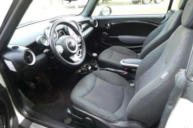 MINI Cabrio (2009) thumbnail 6