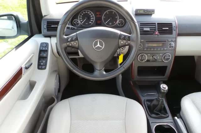 Mercedes-Benz A-Klasse (2009) thumbnail 2