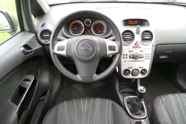 Opel Corsa (2007) thumbnail 2