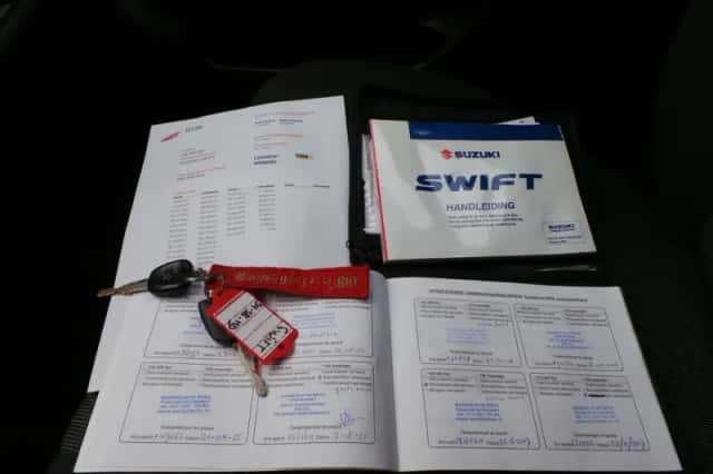 Suzuki Swift (2005) thumbnail 4