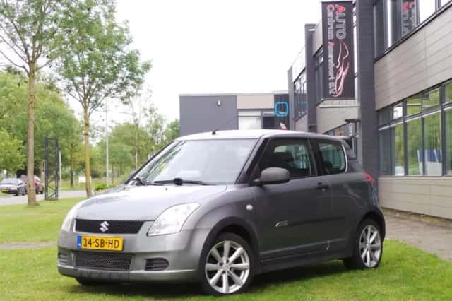 Suzuki Swift (2005) thumbnail 6