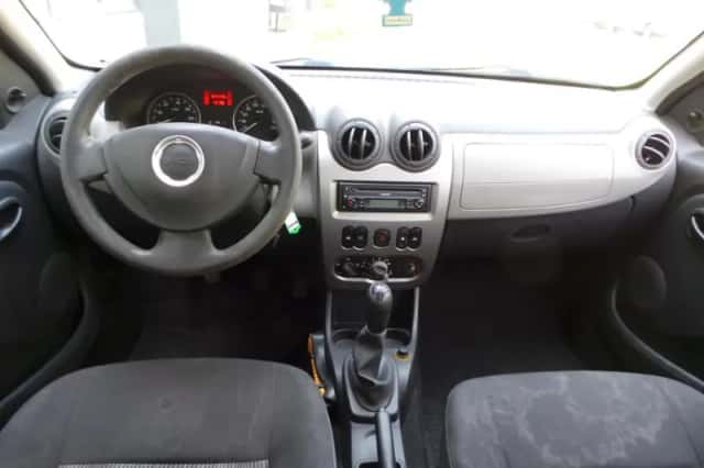 Dacia Sandero (2011) thumbnail 2