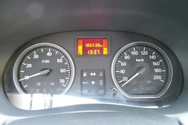Dacia Sandero (2011) thumbnail 3