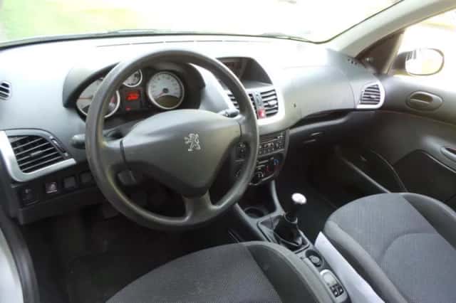 Peugeot 206+ (2009) thumbnail 2