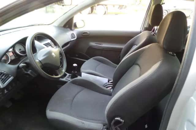 Peugeot 206+ (2009) thumbnail 6