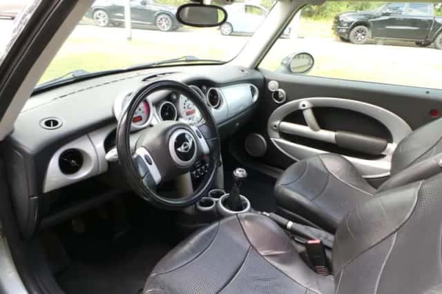 MINI Cooper (2003) thumbnail 2