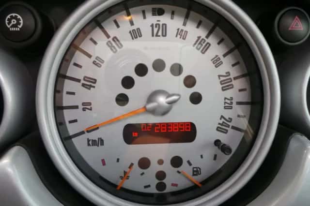 MINI Cooper (2003) thumbnail 3