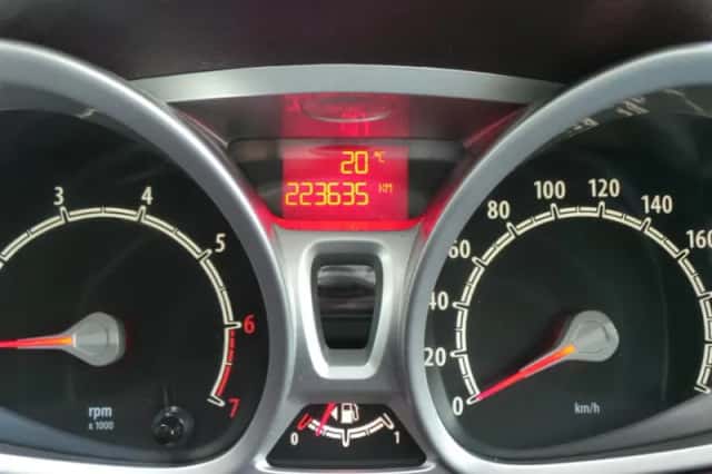 Ford Fiesta (2010) thumbnail 3
