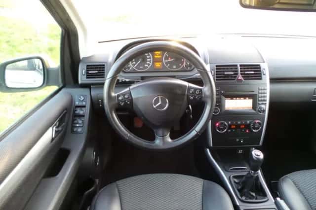Mercedes-Benz A-Klasse (2011) thumbnail 2
