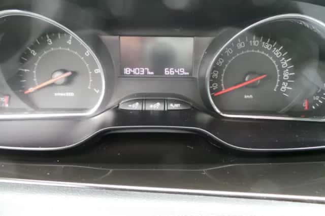 Peugeot 208 (2014) thumbnail 3