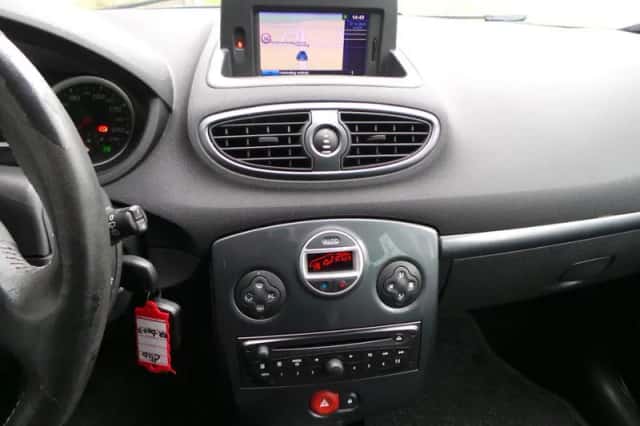Renault Clio (2009) thumbnail 4