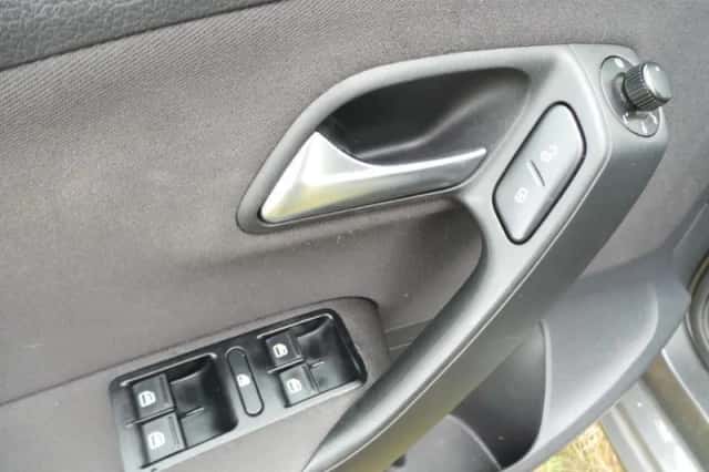 Volkswagen Polo (2011) thumbnail 6