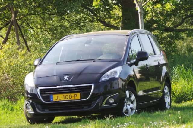 Peugeot 5008 (2016) thumbnail 1