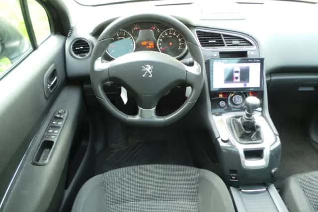 Peugeot 5008 (2016) thumbnail 2