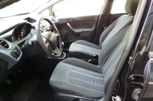 Ford Fiesta (2009) thumbnail 2
