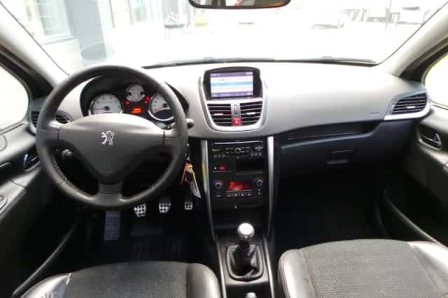 Peugeot 207 (2011) thumbnail 2