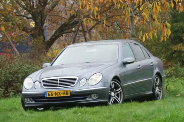 Mercedes-Benz E-Klasse (2004) thumbnail 1
