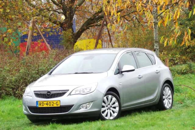 Opel Astra (2010) thumbnail 1