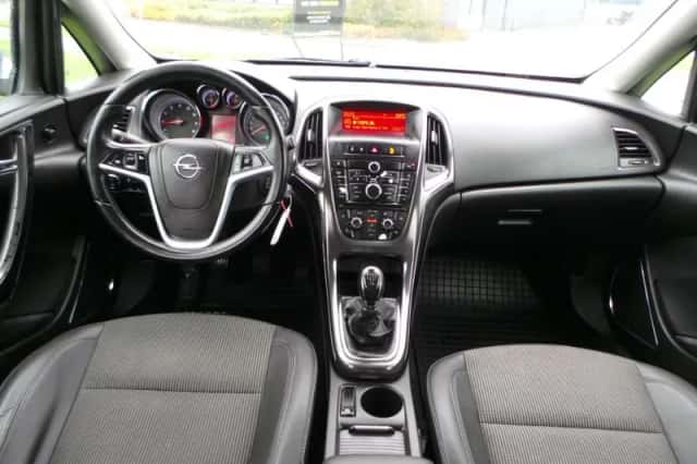 Opel Astra (2010) thumbnail 2