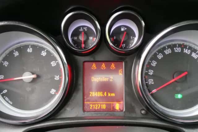 Opel Astra (2010) thumbnail 3
