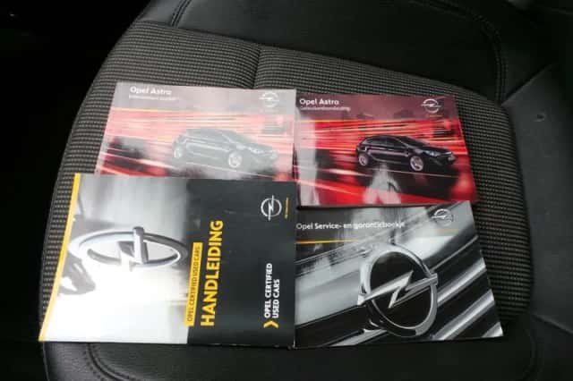 Opel Astra (2010) thumbnail 4
