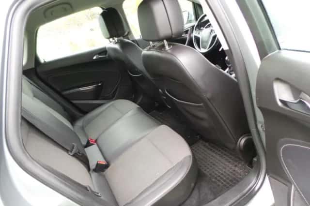 Opel Astra (2010) thumbnail 6