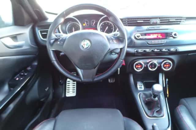 Alfa Romeo Giulietta (2010) thumbnail 2