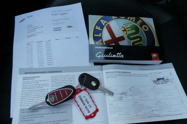 Alfa Romeo Giulietta (2010) thumbnail 5