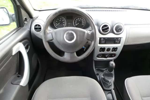 Dacia Sandero (2012) thumbnail 2
