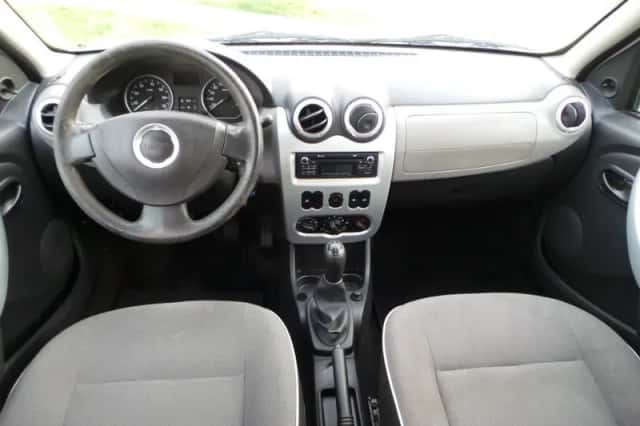 Dacia Sandero (2012) thumbnail 5