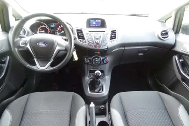 Ford Fiesta (2015) thumbnail 2