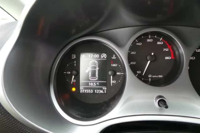SEAT Leon (2011) thumbnail 3