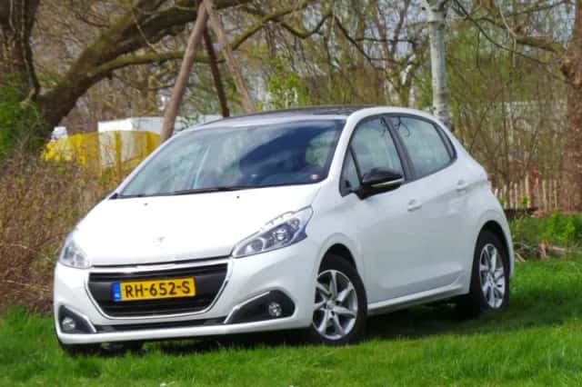 Peugeot 208 (2017) thumbnail 1