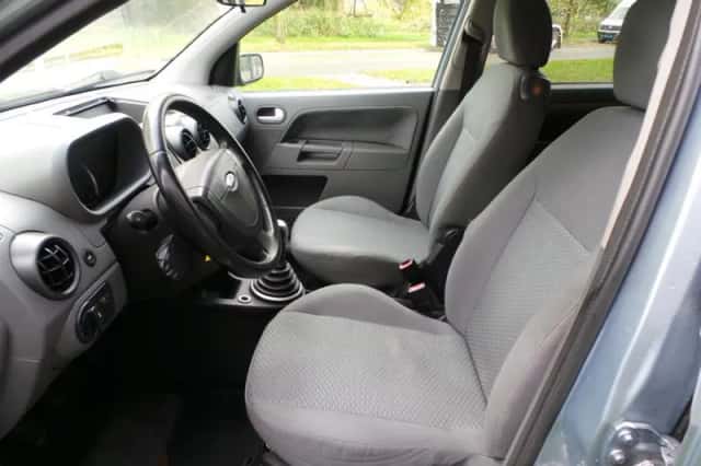 Ford Fusion (2005) thumbnail 2