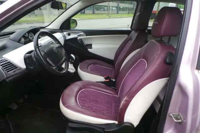 Lancia Ypsilon (2010) thumbnail 2