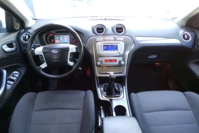 Ford Mondeo (2010) thumbnail 2