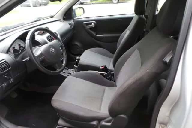 Opel Corsa (2006) thumbnail 2