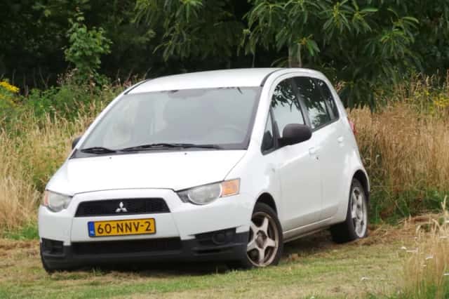 Mitsubishi Colt (2010) thumbnail 1