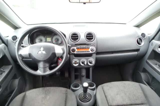 Mitsubishi Colt (2010) thumbnail 2